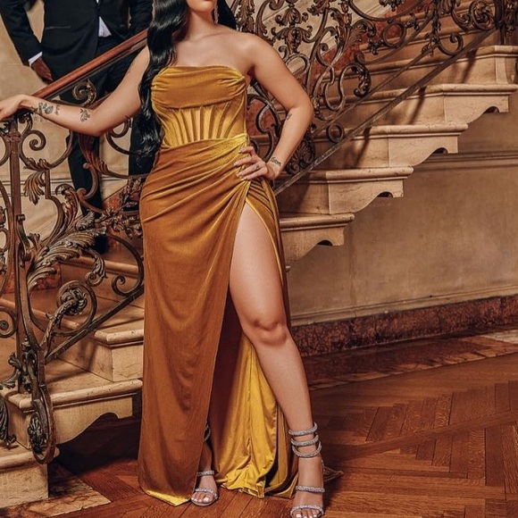 Miss circle gown - Picture 3 of 4